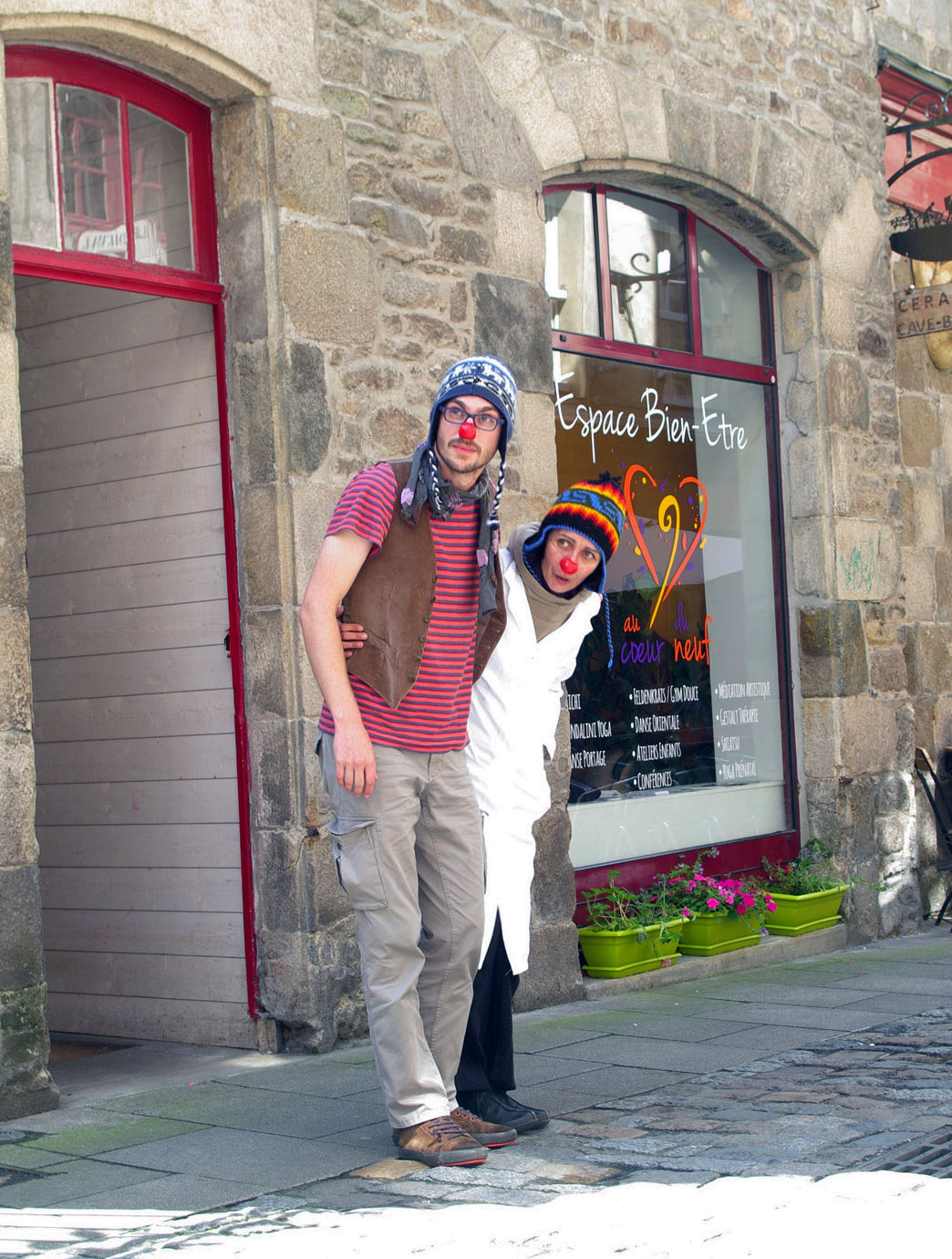 "Mettre le nez dehors", clown à la rue #1. 